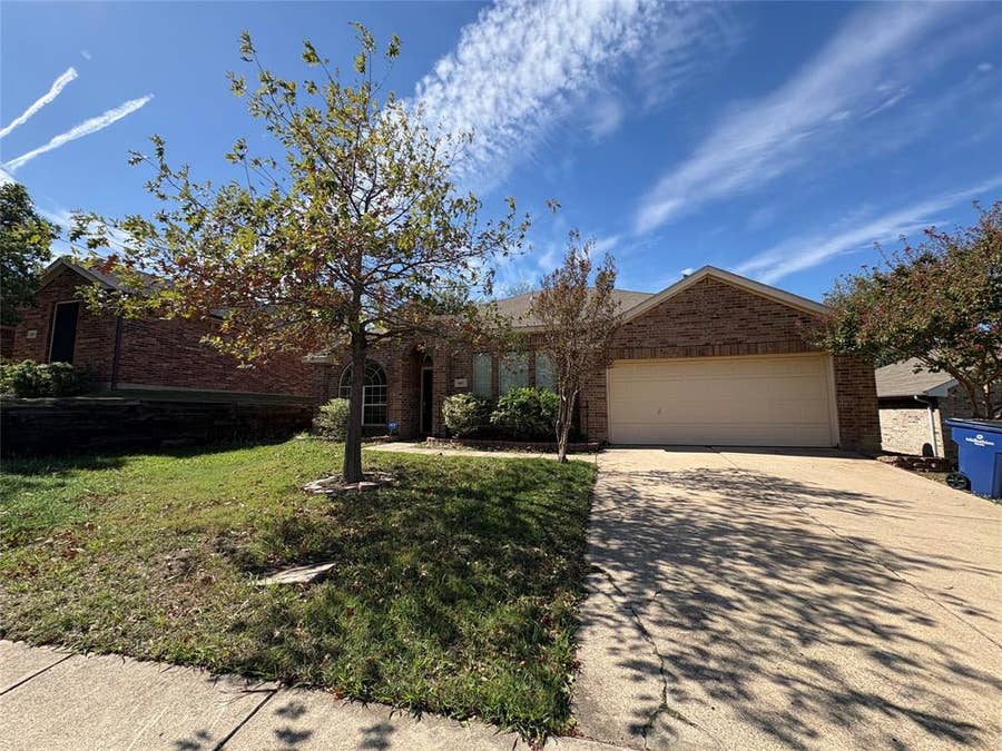 Property photo for 805 Green Acres Lane, Midlothian, TX
