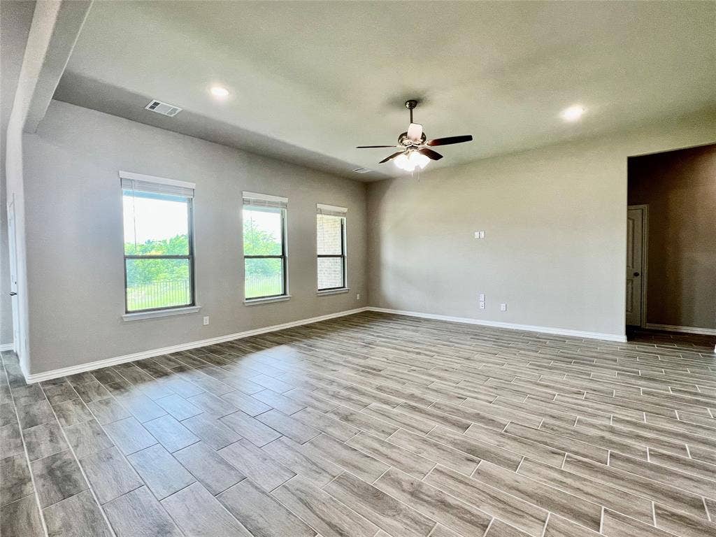 277 Middlefield Drive, Red Oak, TX 75154