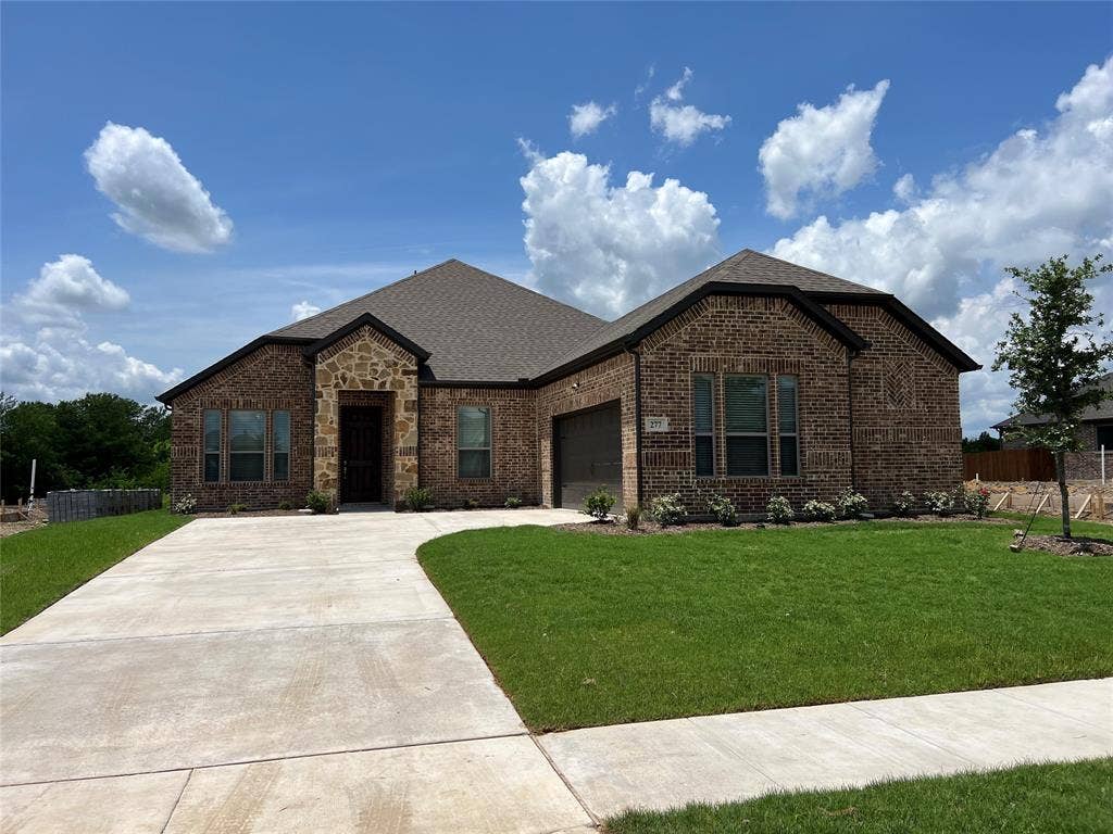 277 Middlefield Drive, Red Oak, TX 75154