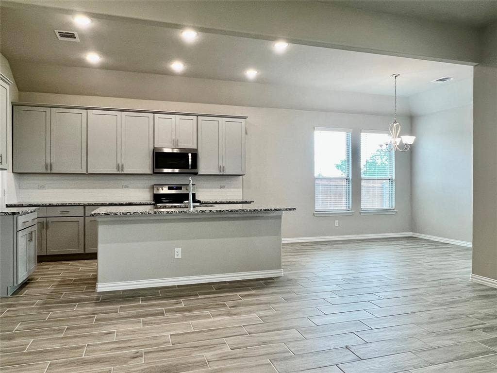 277 Middlefield Drive, Red Oak, TX 75154
