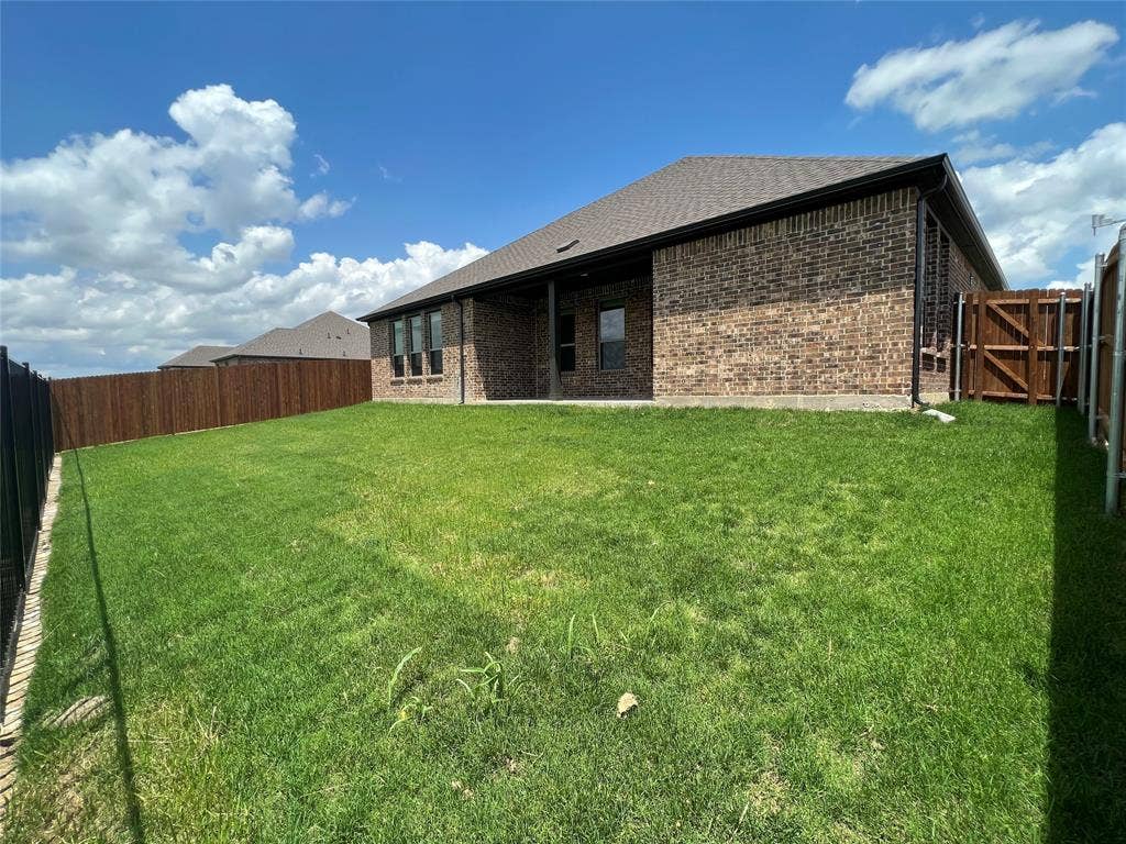 277 Middlefield Drive, Red Oak, TX 75154