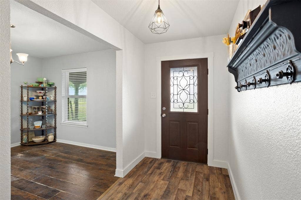 Spacious entryway