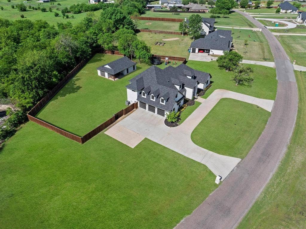 2214 Norwood Street, Sherman, TX 75092 2214 Norwood Street, Sherman, TX 75092