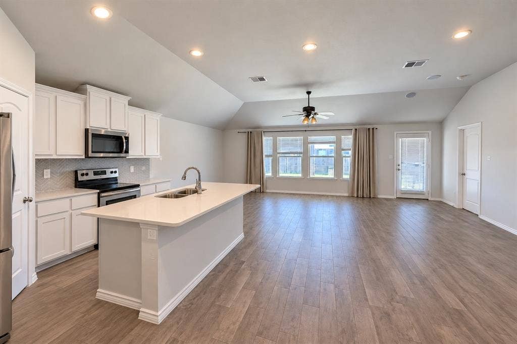 2532 Silver Fox Trail, Weatherford, TX 76087