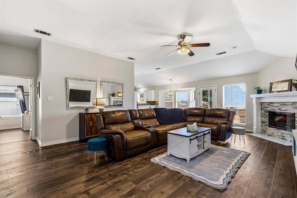 8204 Reel Street, Frisco, TX 75035 8204 Reel Street, Frisco, TX 75035