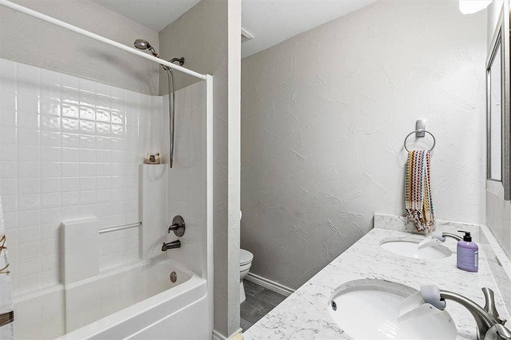 8204 Reel Street, Frisco, TX 75035 8204 Reel Street, Frisco, TX 75035