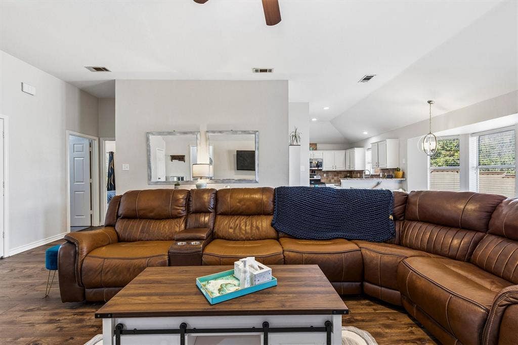 8204 Reel Street, Frisco, TX 75035 8204 Reel Street, Frisco, TX 75035