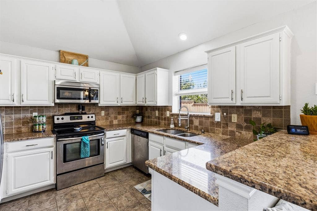 8204 Reel Street, Frisco, TX 75035 8204 Reel Street, Frisco, TX 75035