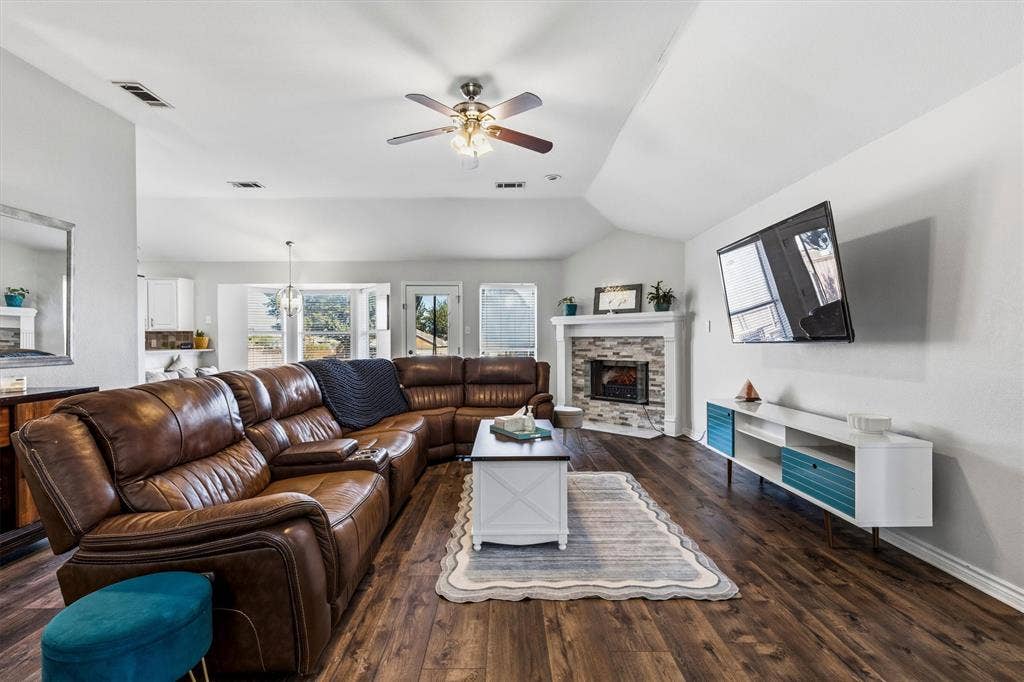 8204 Reel Street, Frisco, TX 75035 8204 Reel Street, Frisco, TX 75035