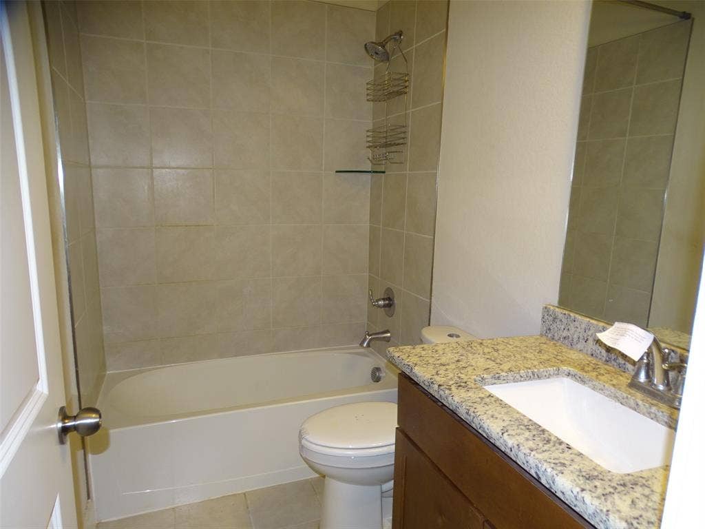 915 Hawthorn Lane, Mansfield, TX 76063