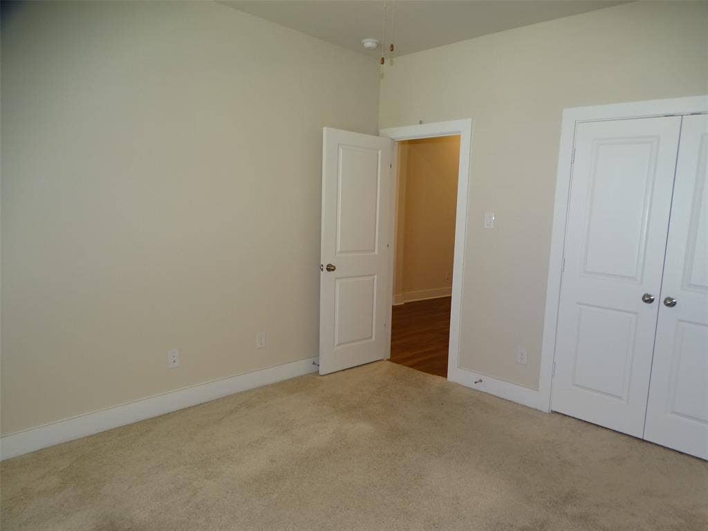 915 Hawthorn Lane, Mansfield, TX 76063