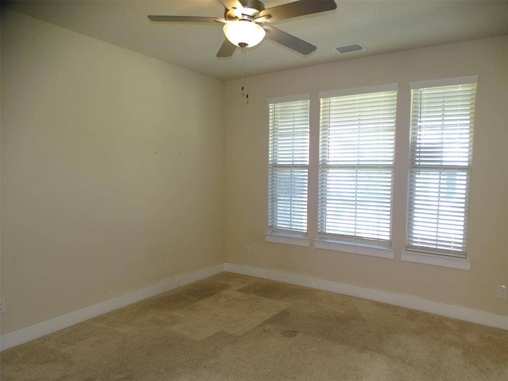 915 Hawthorn Lane, Mansfield, TX 76063