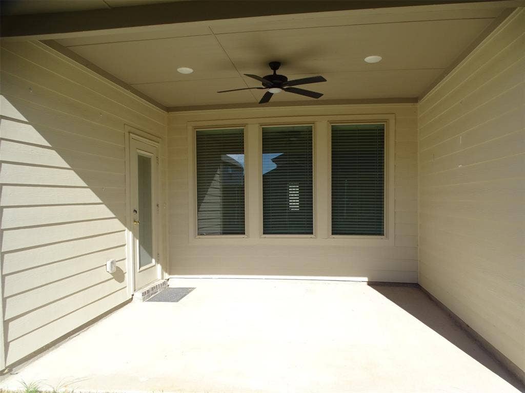 915 Hawthorn Lane, Mansfield, TX 76063