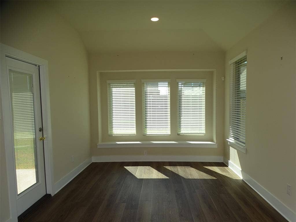 915 Hawthorn Lane, Mansfield, TX 76063