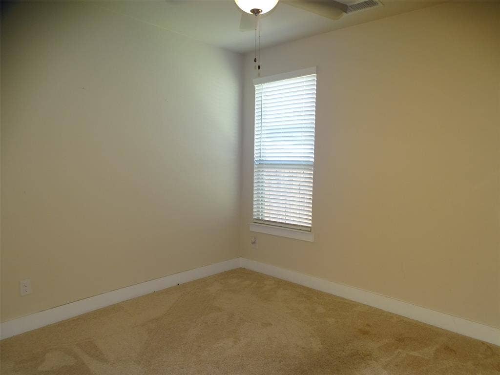 915 Hawthorn Lane, Mansfield, TX 76063