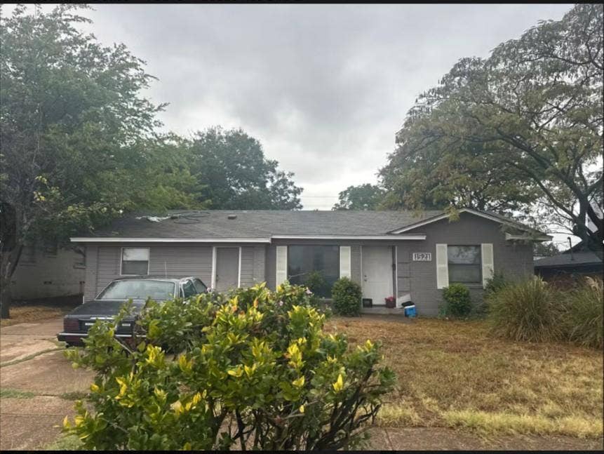 Property photo for 1521 E Red Bird Lane, Dallas, TX