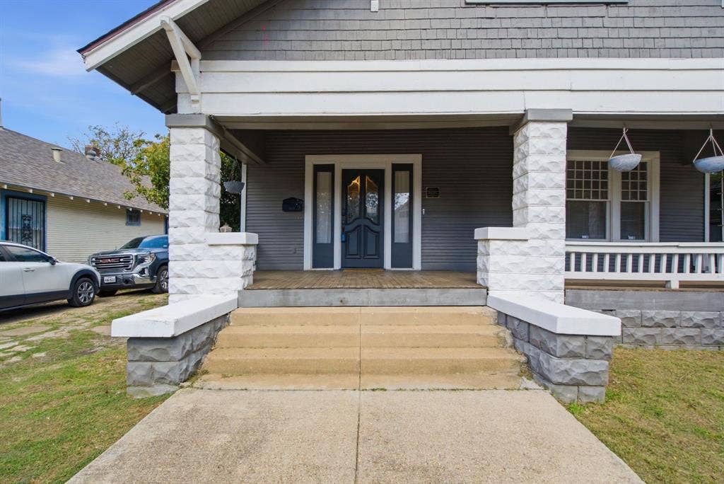 1124 W Arlington Avenue, Fort Worth, TX 76110 1124 W Arlington Avenue, Fort Worth, TX 76110