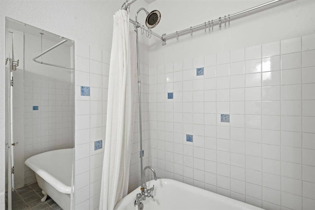 1124 W Arlington Avenue, Fort Worth, TX 76110 1124 W Arlington Avenue, Fort Worth, TX 76110