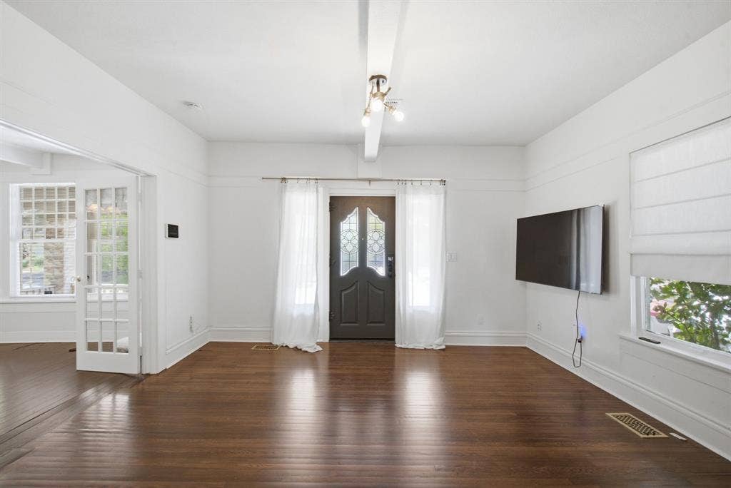 1124 W Arlington Avenue, Fort Worth, TX 76110 1124 W Arlington Avenue, Fort Worth, TX 76110