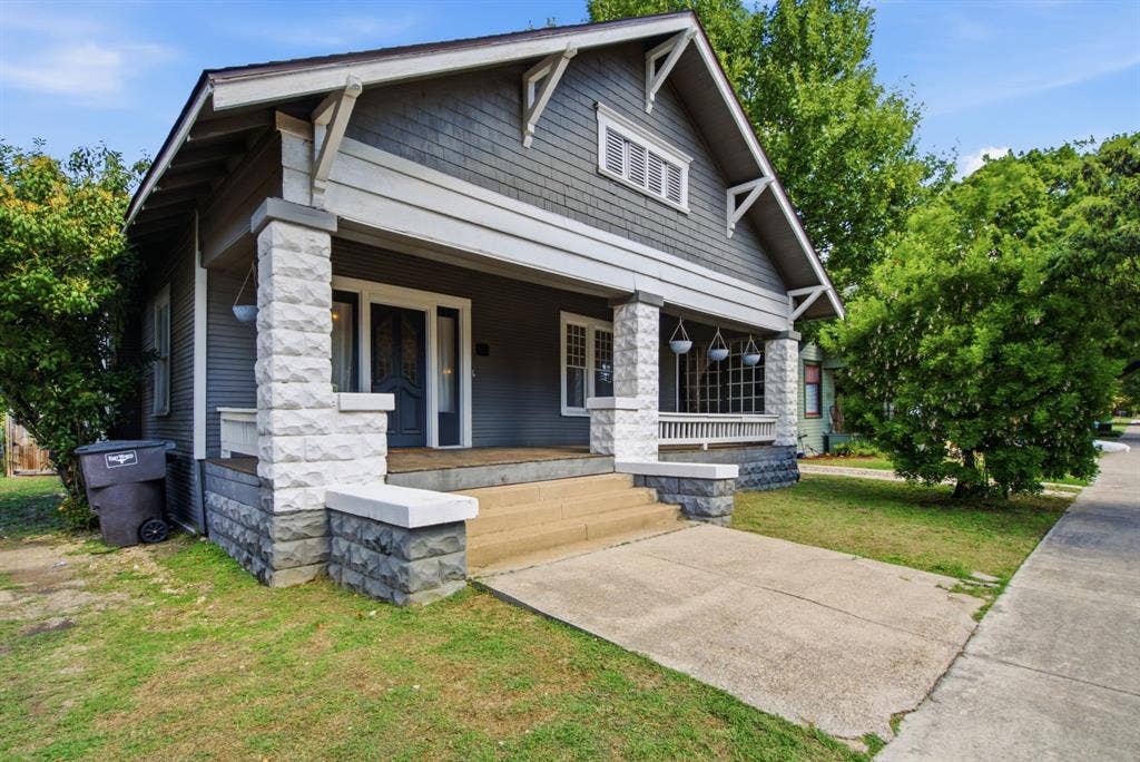 1124 W Arlington Avenue, Fort Worth, TX 76110 1124 W Arlington Avenue, Fort Worth, TX 76110