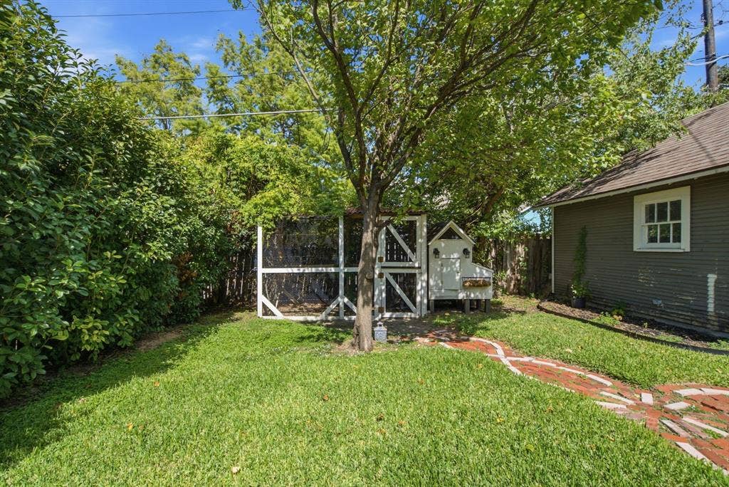 1124 W Arlington Avenue, Fort Worth, TX 76110 1124 W Arlington Avenue, Fort Worth, TX 76110