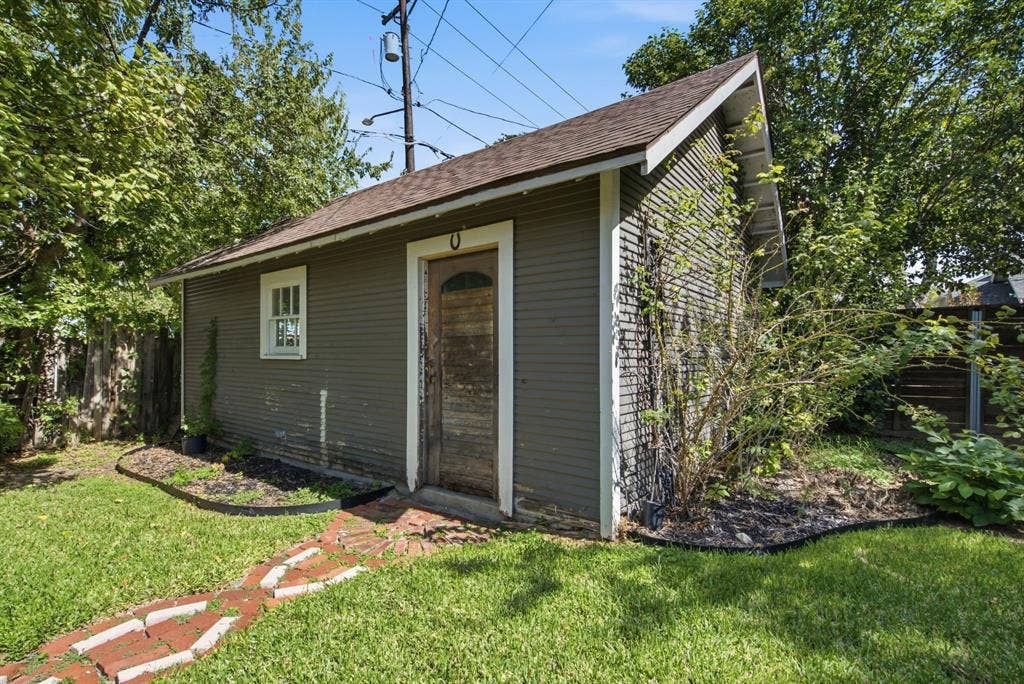 1124 W Arlington Avenue, Fort Worth, TX 76110 1124 W Arlington Avenue, Fort Worth, TX 76110