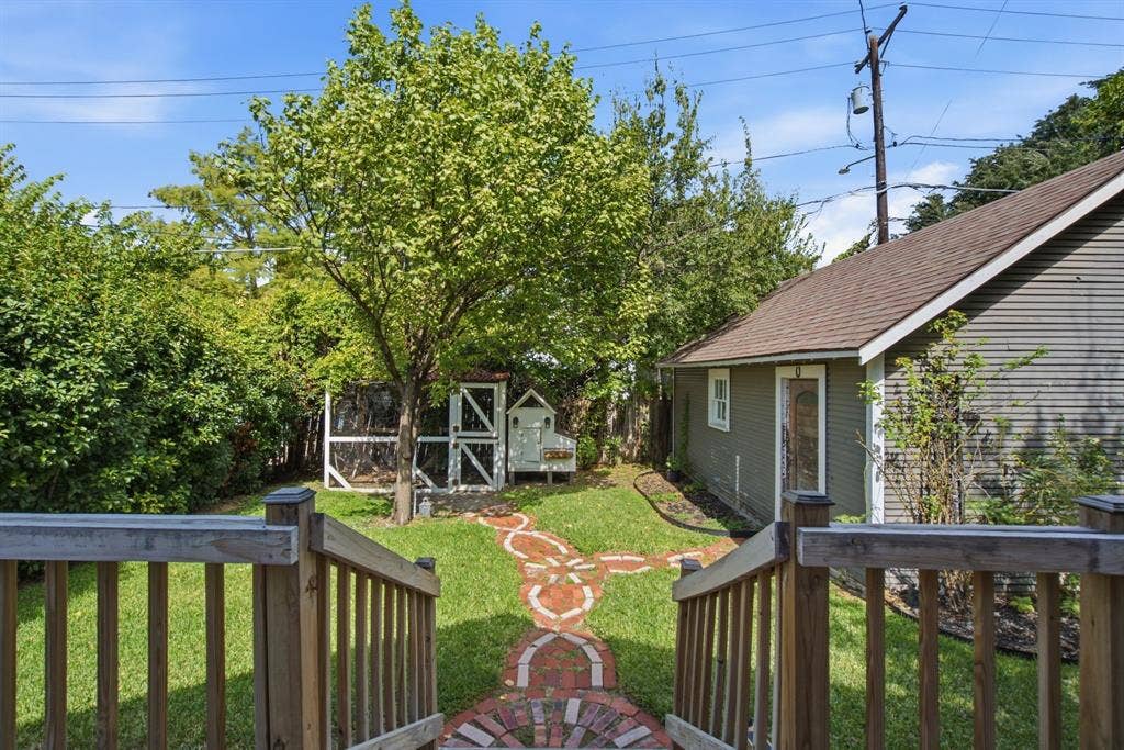 1124 W Arlington Avenue, Fort Worth, TX 76110 1124 W Arlington Avenue, Fort Worth, TX 76110