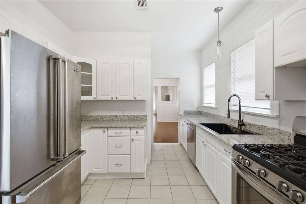 1124 W Arlington Avenue, Fort Worth, TX 76110 1124 W Arlington Avenue, Fort Worth, TX 76110