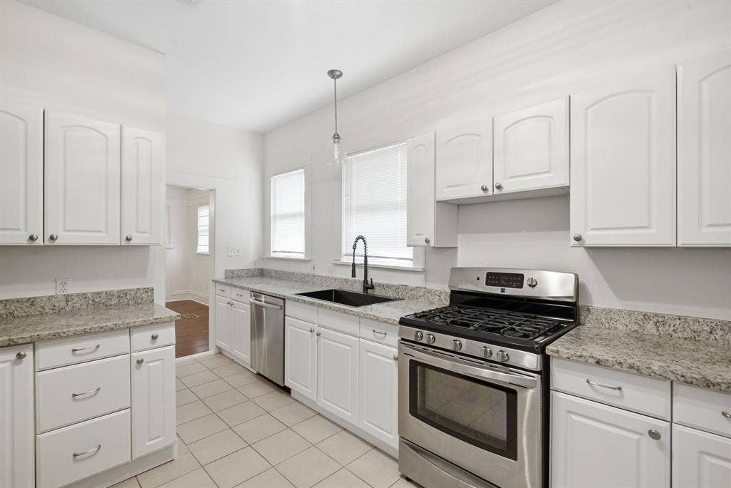 1124 W Arlington Avenue, Fort Worth, TX 76110 1124 W Arlington Avenue, Fort Worth, TX 76110