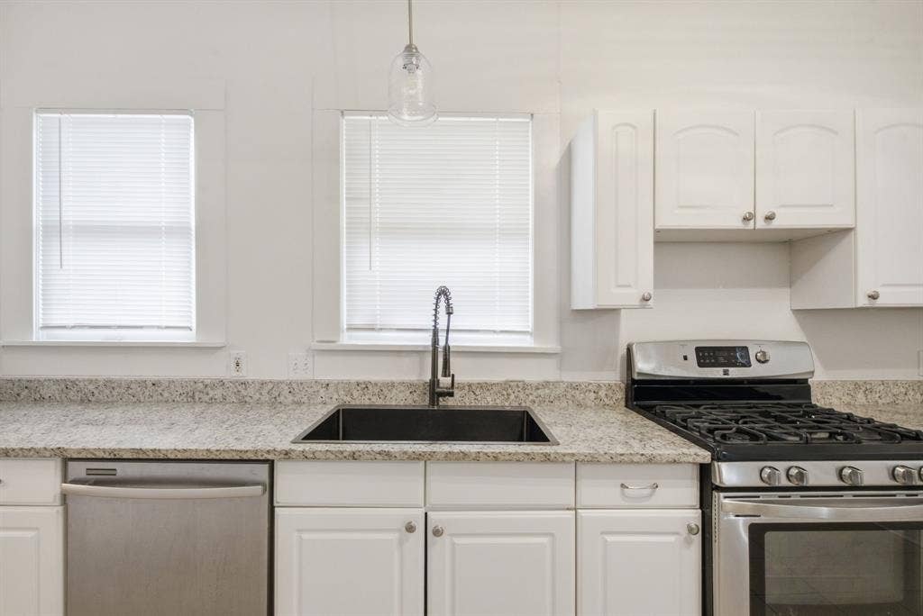 1124 W Arlington Avenue, Fort Worth, TX 76110 1124 W Arlington Avenue, Fort Worth, TX 76110