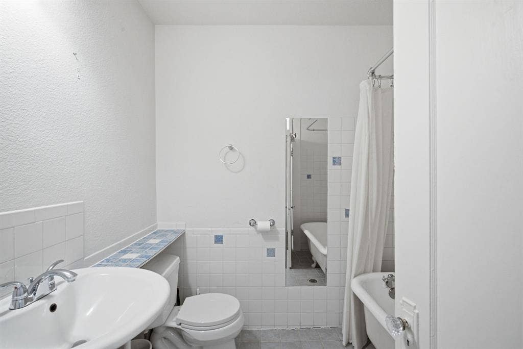 1124 W Arlington Avenue, Fort Worth, TX 76110 1124 W Arlington Avenue, Fort Worth, TX 76110
