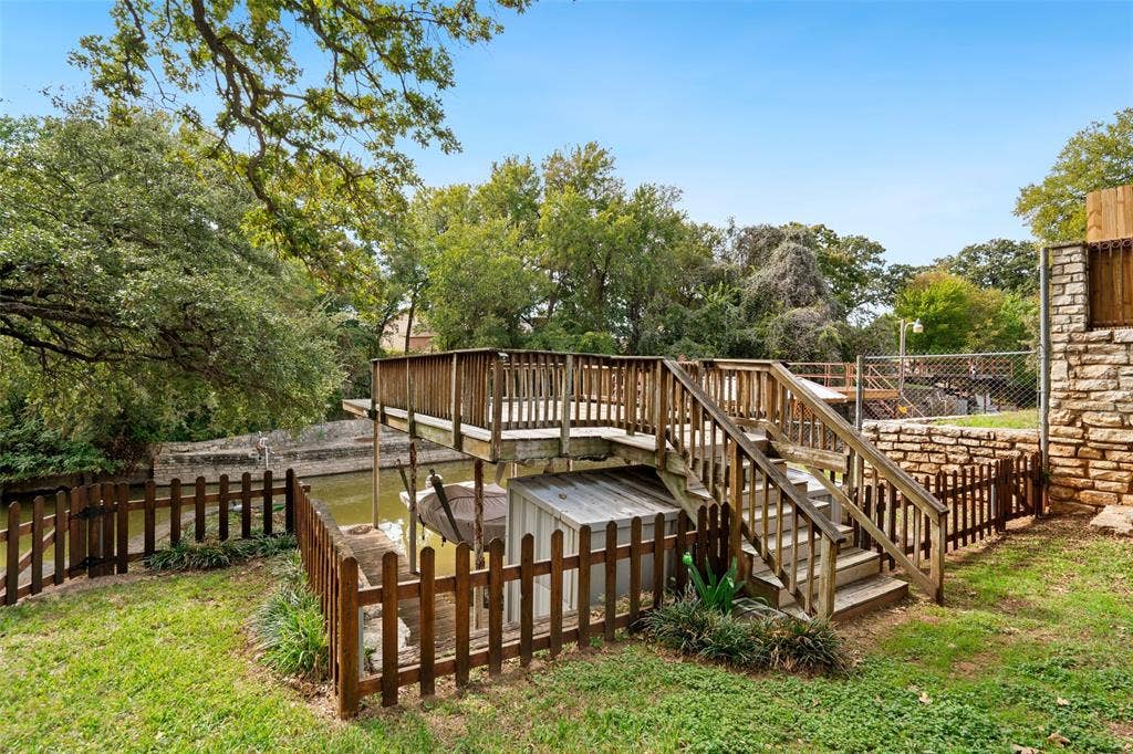 511 Casas Del Norte Court, Granbury, TX 76049 Waterfront deck above the boat dock