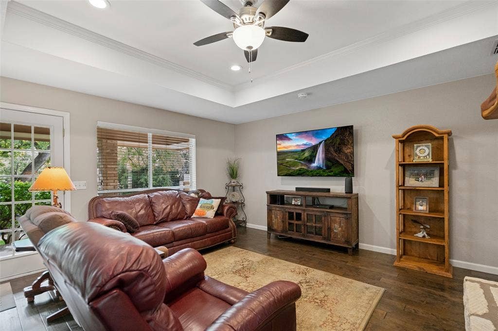 511 Casas Del Norte Court, Granbury, TX 76049 Tray ceiling featuring a ceiling fan with integrated lighting, wood-finish flooring, and recessed ceiling lights