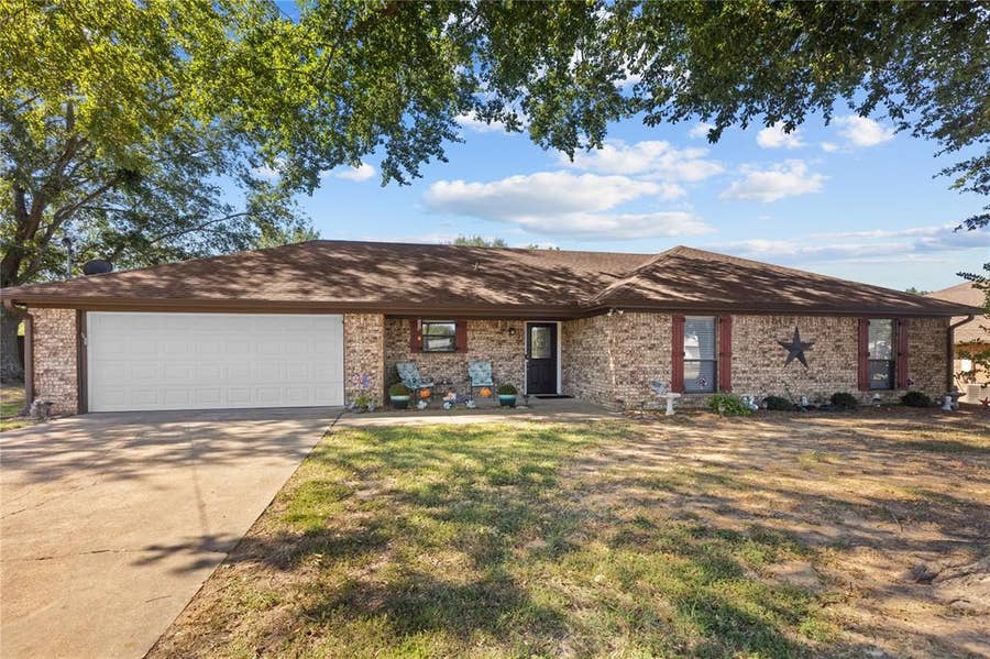 Property photo for 1625 Sugar Hill Road, Reno, TX