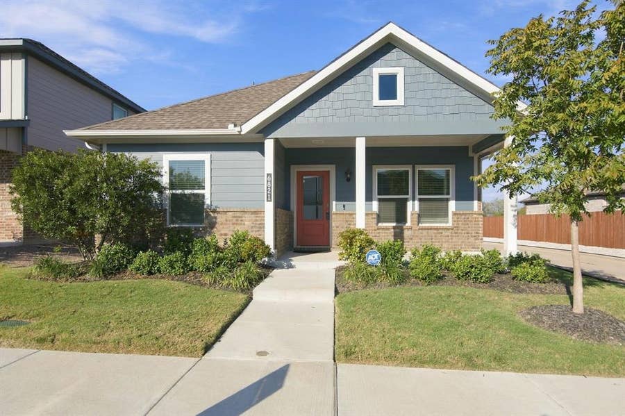 Property photo for 6821 Lake Overlook Drive, Fort Worth, TX