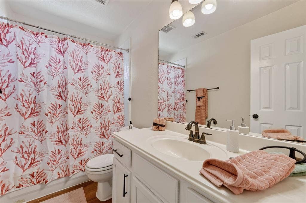 6105 Cheyenne Drive, The Colony, TX 75056