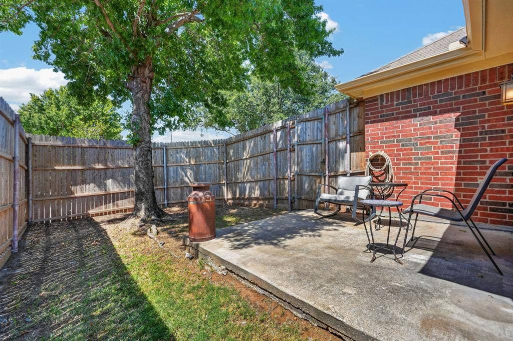 6105 Cheyenne Drive, The Colony, TX 75056