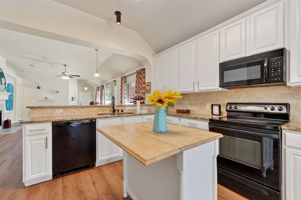 6105 Cheyenne Drive, The Colony, TX 75056