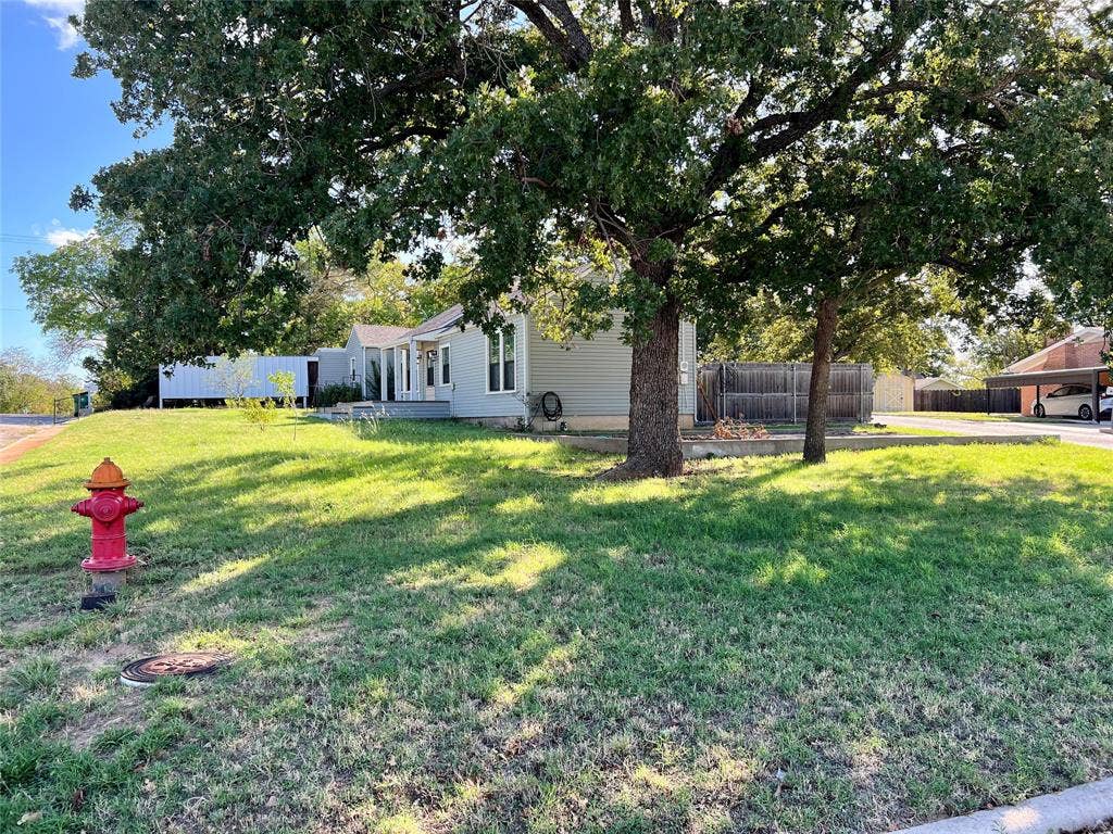 603 W Cedar Street, Nocona, TX 76255 603 W Cedar Street, Nocona, TX 76255