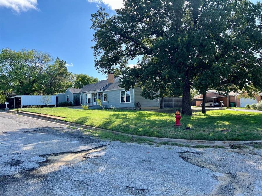 Property photo for 603 W Cedar Street, Nocona, TX