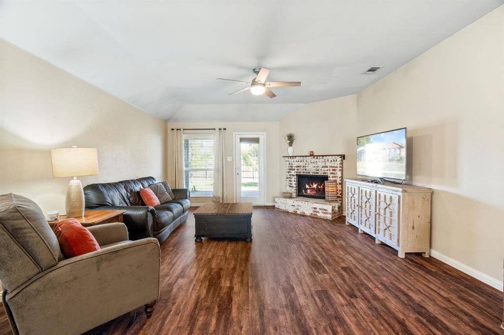 2750 Chalmers Court, Rockwall, TX 75032 The family room overlooks the back yard.