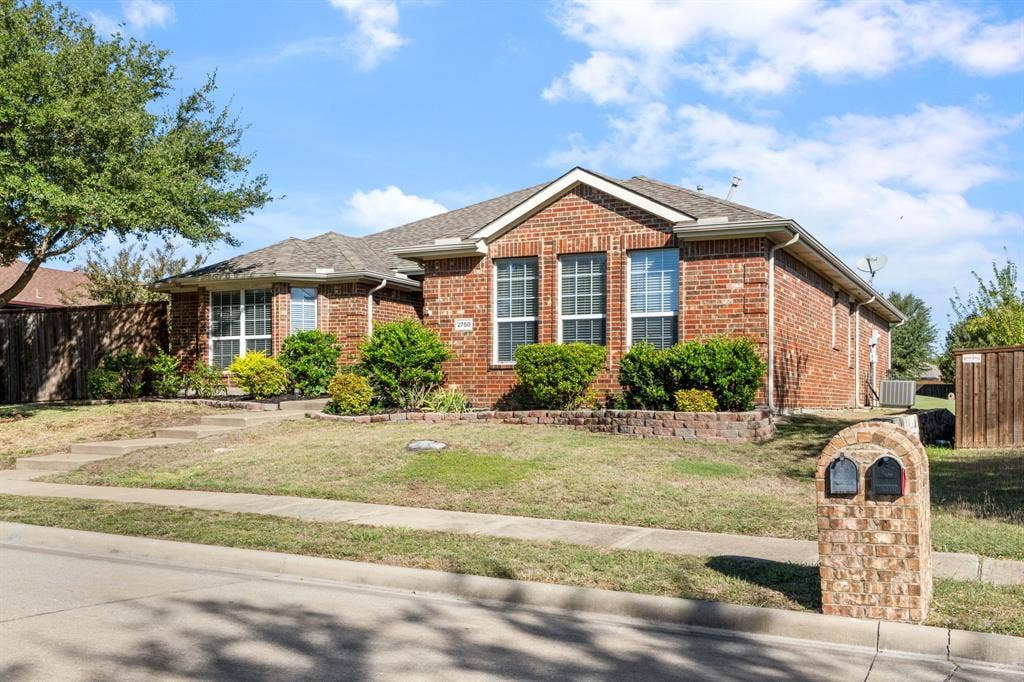 2750 Chalmers Court, Rockwall, TX 75032 This 1 story brick home is on a cul de sac in Lofland Farms.