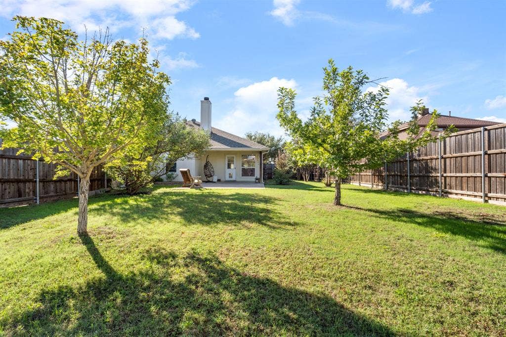2750 Chalmers Court, Rockwall, TX 75032 There is ample room to enjoy the outdoors here!