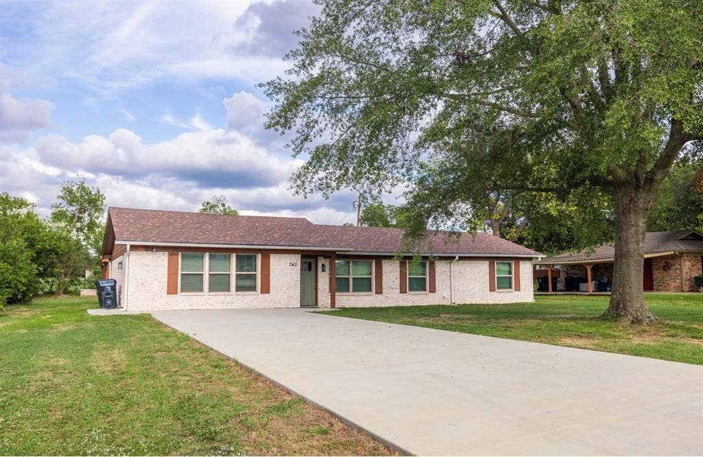 742 Henderson Street, Wills Point, TX 75169