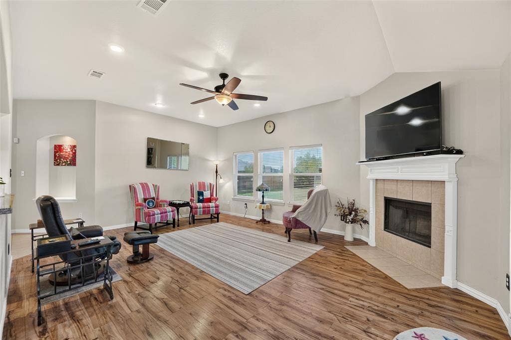 8700 Broken Bow Drive, Greenville, TX 75402 Super nice updates in this living area!