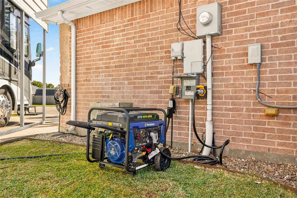 8700 Broken Bow Drive, Greenville, TX 75402 GENERATOR CONVEYS and there is a dedicated generator hookup for most of your needs in a power outage.
