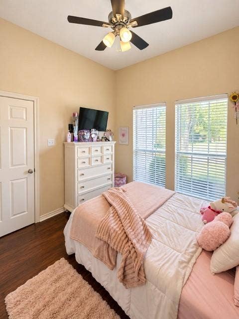 8813 Pheasant Run Drive, Rowlett, TX 75089 wood flooring ceiling fan natural light
