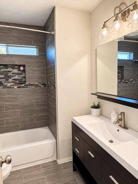 8813 Pheasant Run Drive, Rowlett, TX 75089 Secondary bath updated