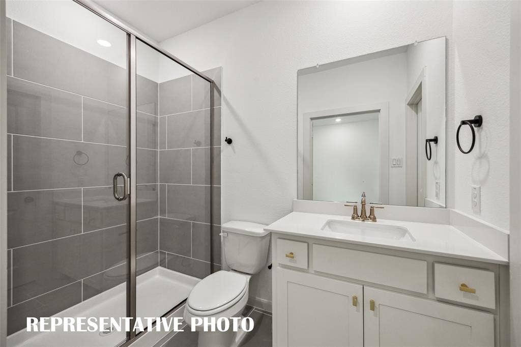 1144 Hyssop Drive, Celina, TX 75009 Guests will feel right at home in either of the beautifully finished guest baths. REPRESENTATIVE PHOTO