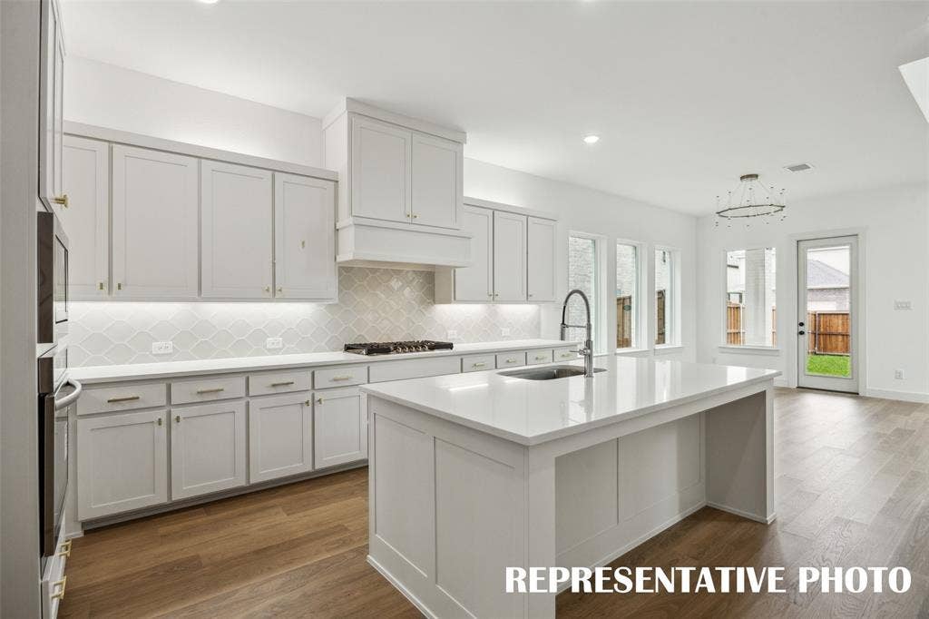 1144 Hyssop Drive, Celina, TX 75009 Our Corsica plan offers a spacious kitchen where all the chefs in the family can create gourmet meals! REPRESENTATIVE PHOTO
